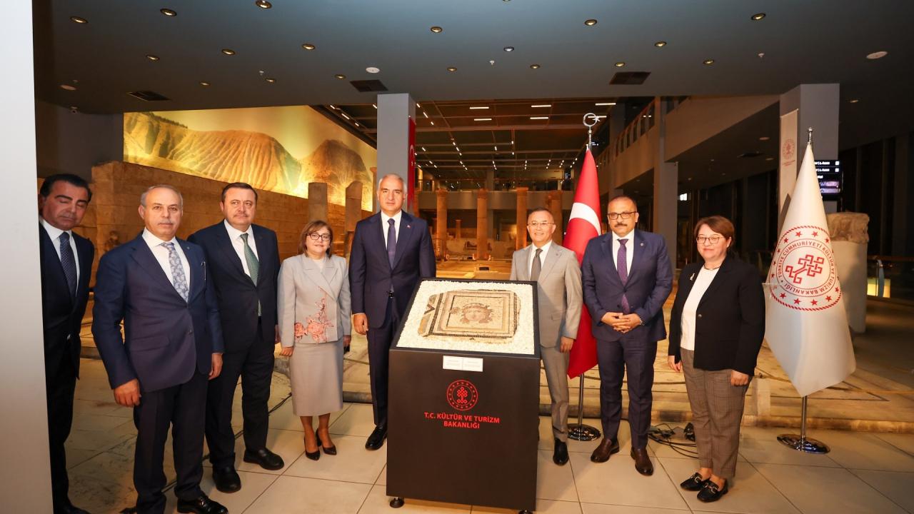 Latest Development: The missing piece of Gypsy Girl is in Gaziantep after 60 years!: Here are the Details
