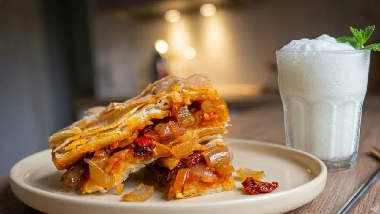 The delicious taste coming to your table from Thracian cuisine: Onion pita recipe (Details)