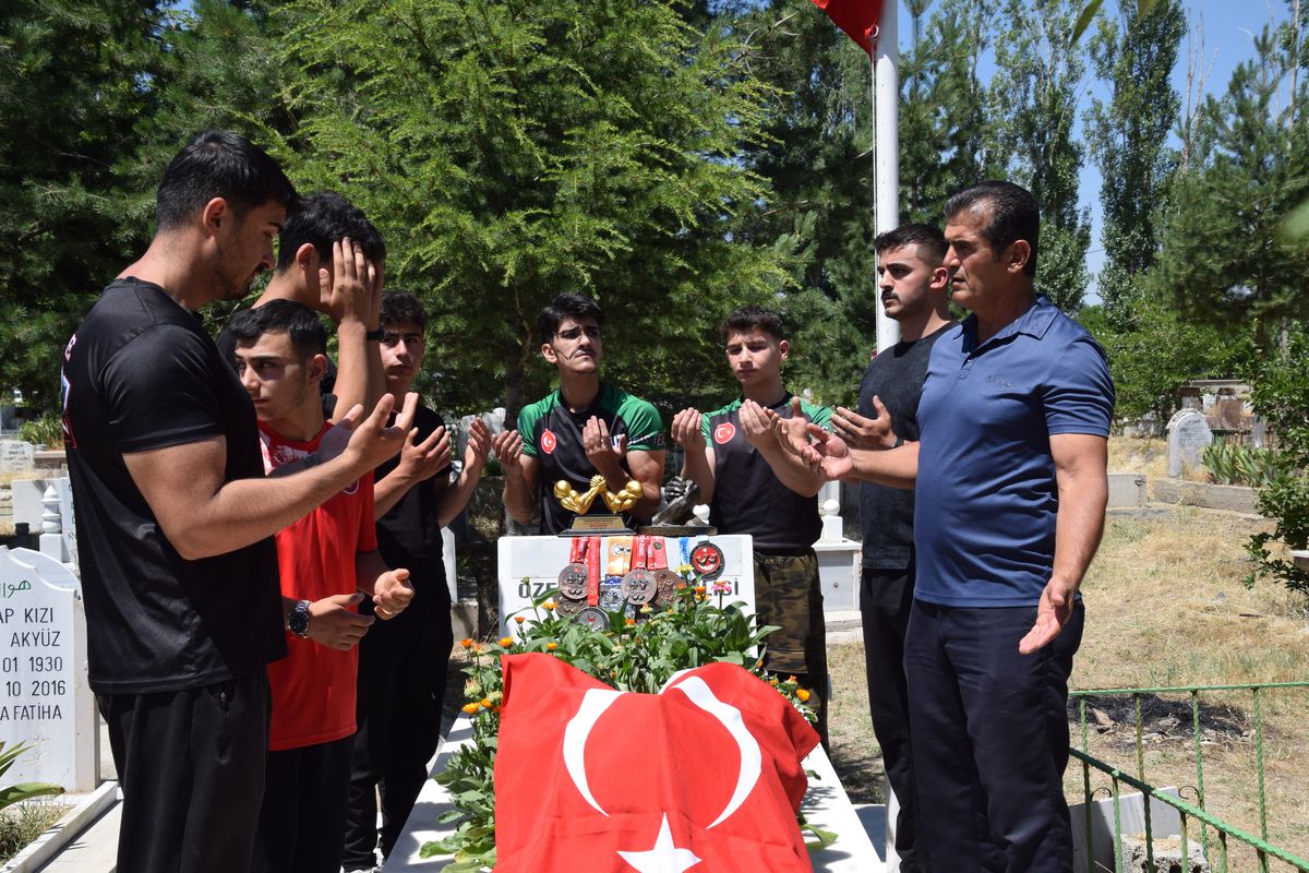 Hot Development: July 15 Martyr Halil Hamuryen was Commemorated with Medals on his 10th Anniversary (Details)