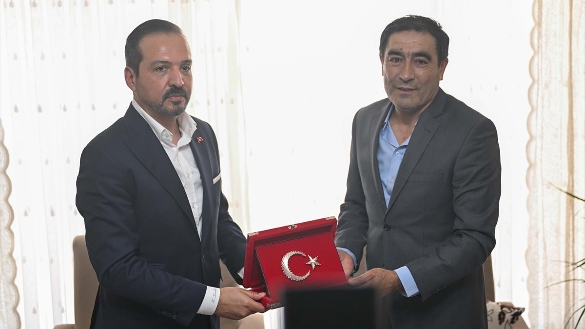 A visit from Kürşad Zorlu to the families of veterans and martyrs on the 10th anniversary of July 15