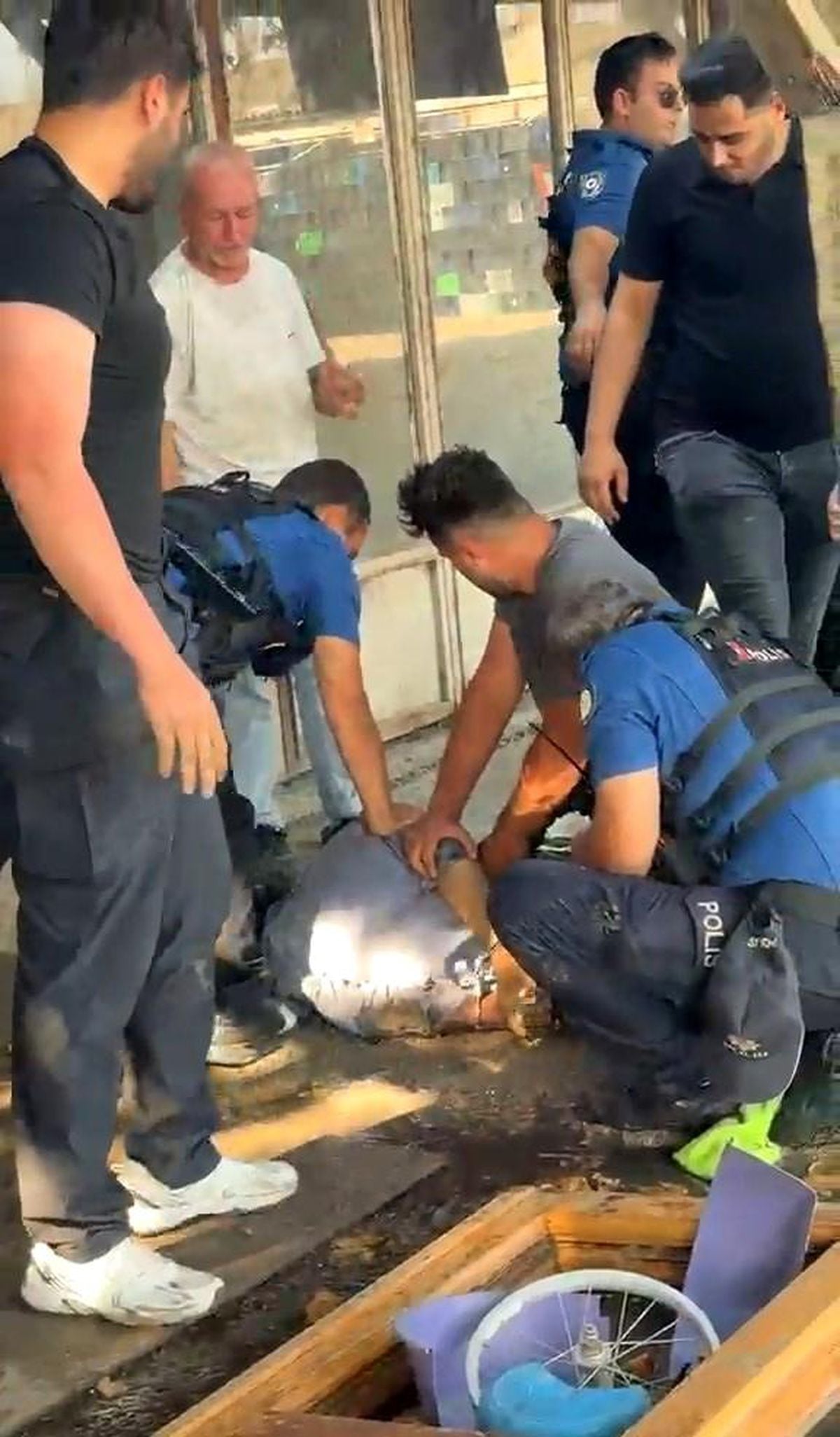 Hot Development: Nearly half a million lira in cash was recovered from the person who was found to be mentally unstable (Details)