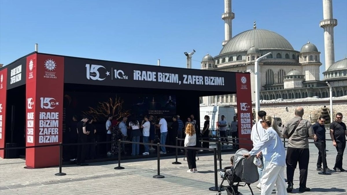 Agenda - Directorate of Communications established a digital experience area in Taksim Square in memory of July 15 (Details)
