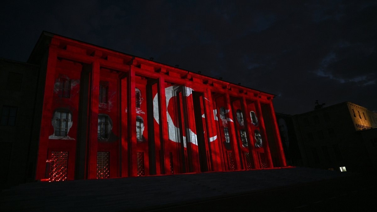 Agenda - July 15 martyrs were reflected on the Turkish Grand National Assembly building with the Turkish Flag