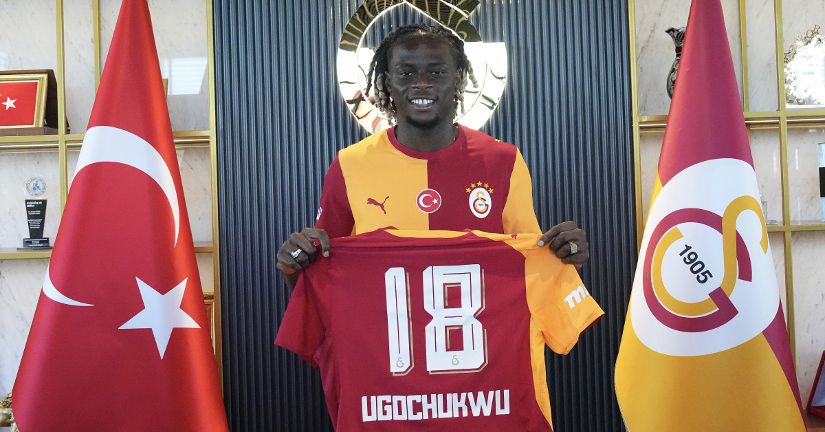 "It's a Great Honor to Sign Here"