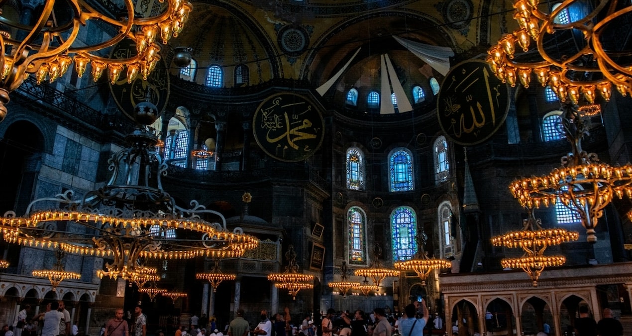 Latest Development: Russian press claim: Two Russian citizens reading the Bible in Hagia Sophia are in Detention (Details)