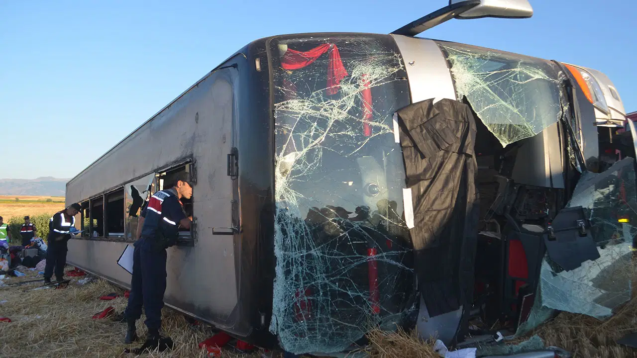 Analysis | A double-decker passenger bus overturned in Amasya: There are many injured (Details)