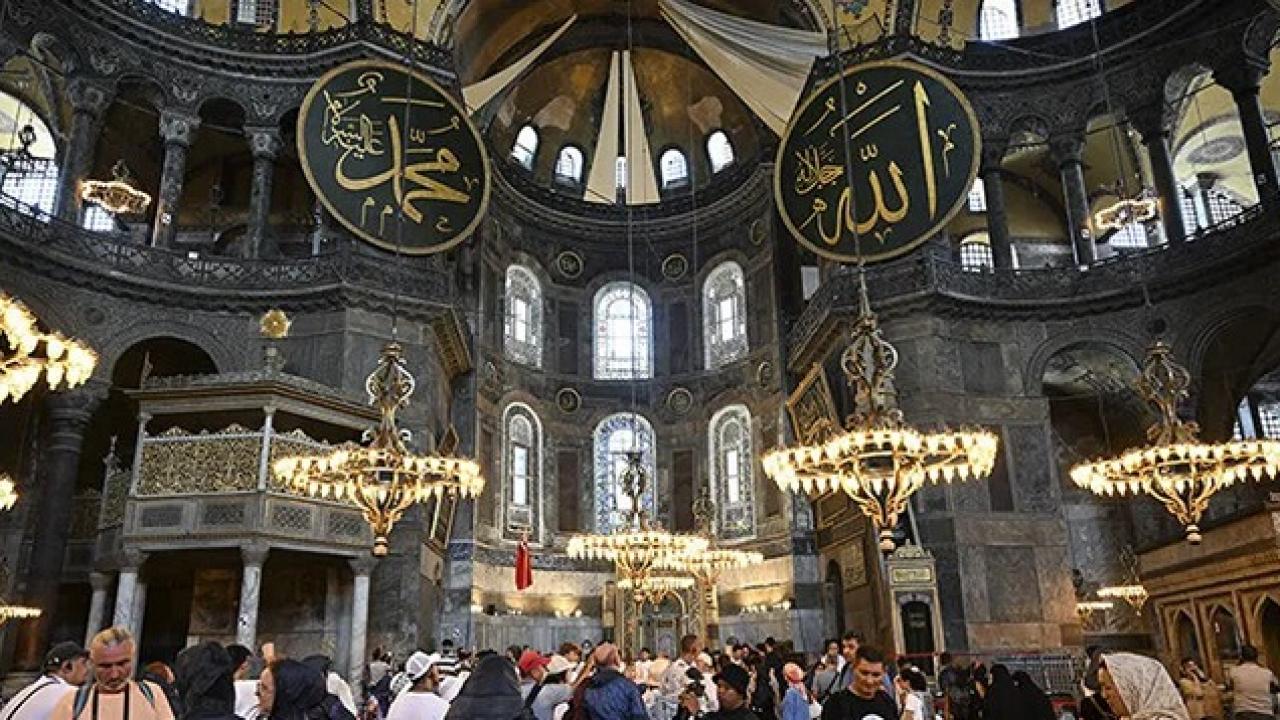 Proceedings were initiated against 2 tourists at Hagia Sophia Mosque: Here are the Details