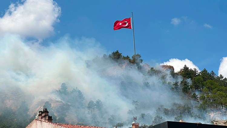 Ayrıntılar Netleşti: Tarihi Kütahya Kalesi'nde çıkan yangın kontrol altına alındı: İşte Ayrıntılar - Son Dakik