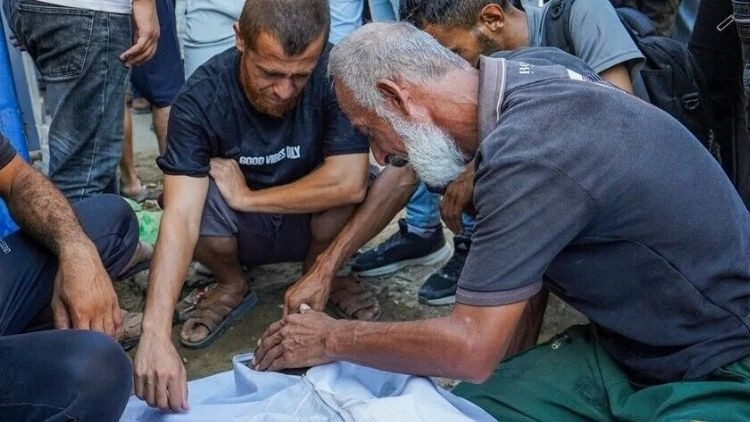 Gündemden Son Bilgiler: Son Gelişme: İsrail’den Gazze’de cenaze törenine saldırı: 7 ölü, 19 yaralı: İşte Ayrın