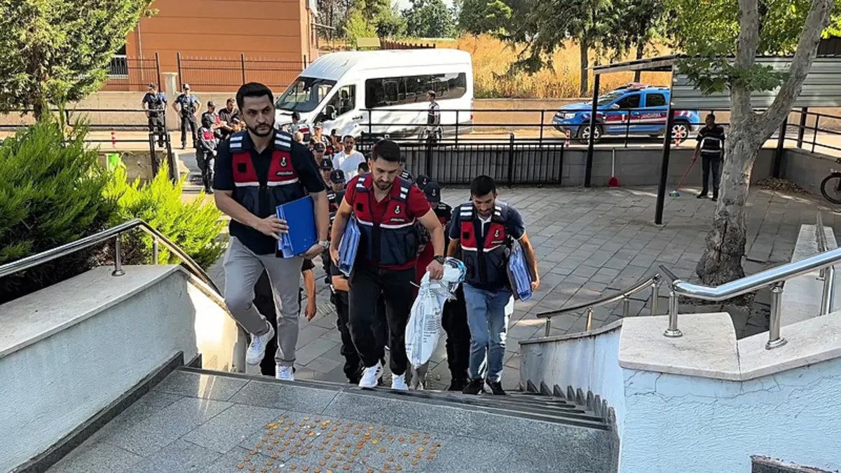 Gündemden Son Bilgiler: Son Gelişme: Bursa'da sahte alışveriş sitesi oyunu: Dolandırıcılardan 1 milyarlık işle