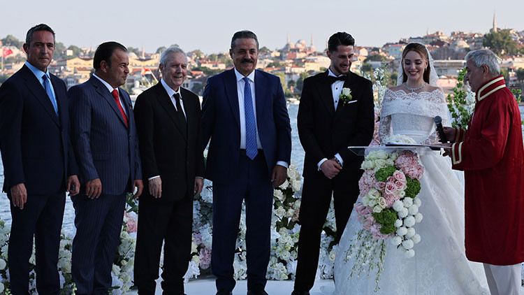Kritik Açıklama: İsmail Yüksek, dünyaevine girdi! (Detaylar) ve Merak Edilenler