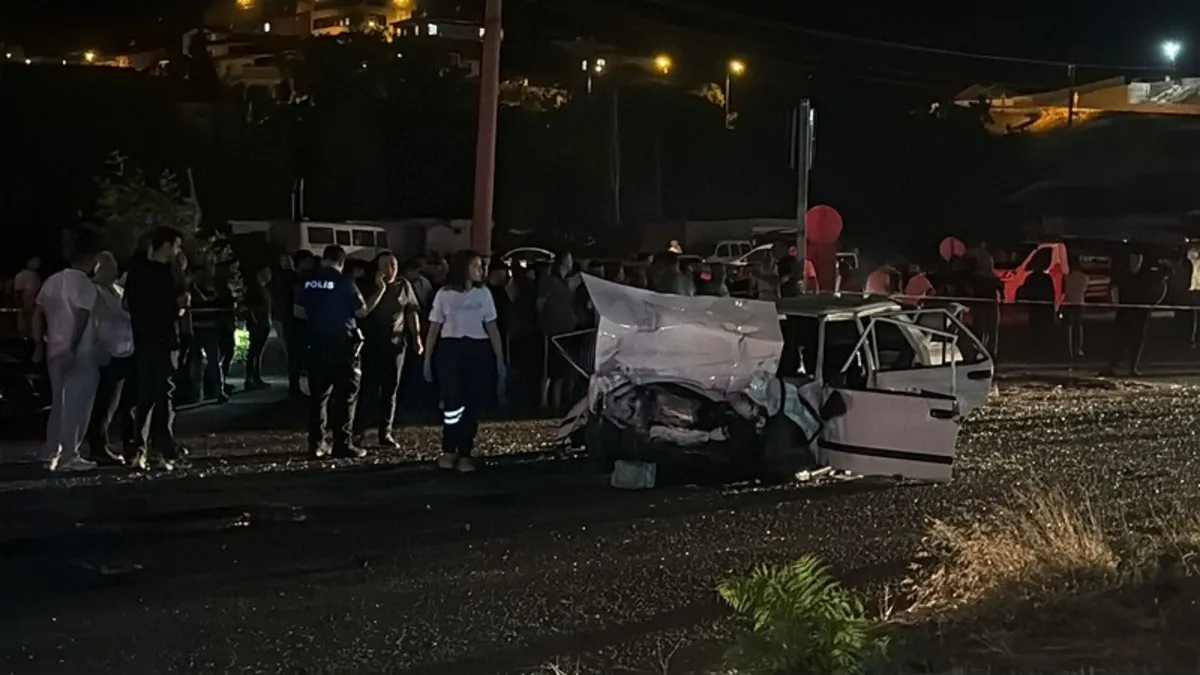 Kritik Açıklama: Son Gelişme: Adana’da kırmızı ışıkta feci kaza: 1 ölü, 3 yaralı (Detaylar) - Son Dakika Bilgi