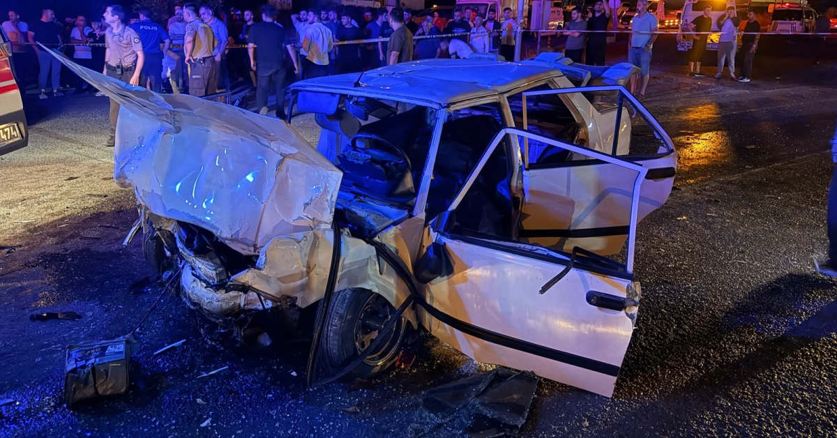 Son Gelişme: Işıklardaki araca çarptı! 2 ölü! (Detaylar): Gelişmeler Takip Ediliyor