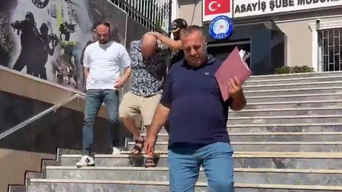 Sıcak Gündem: Park halindeki araçtan hırsızlık yapan adam Ele Geçirildi: Gelişmeler Takip Ediliyor