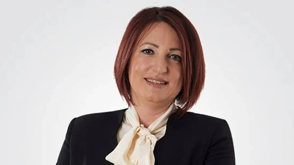 Gündemden Son Bilgiler: Analiz | CHP’li kadın başkandan hortumlu şov: Vatandaşlardan tepki yağdı! “Baştan aşağ