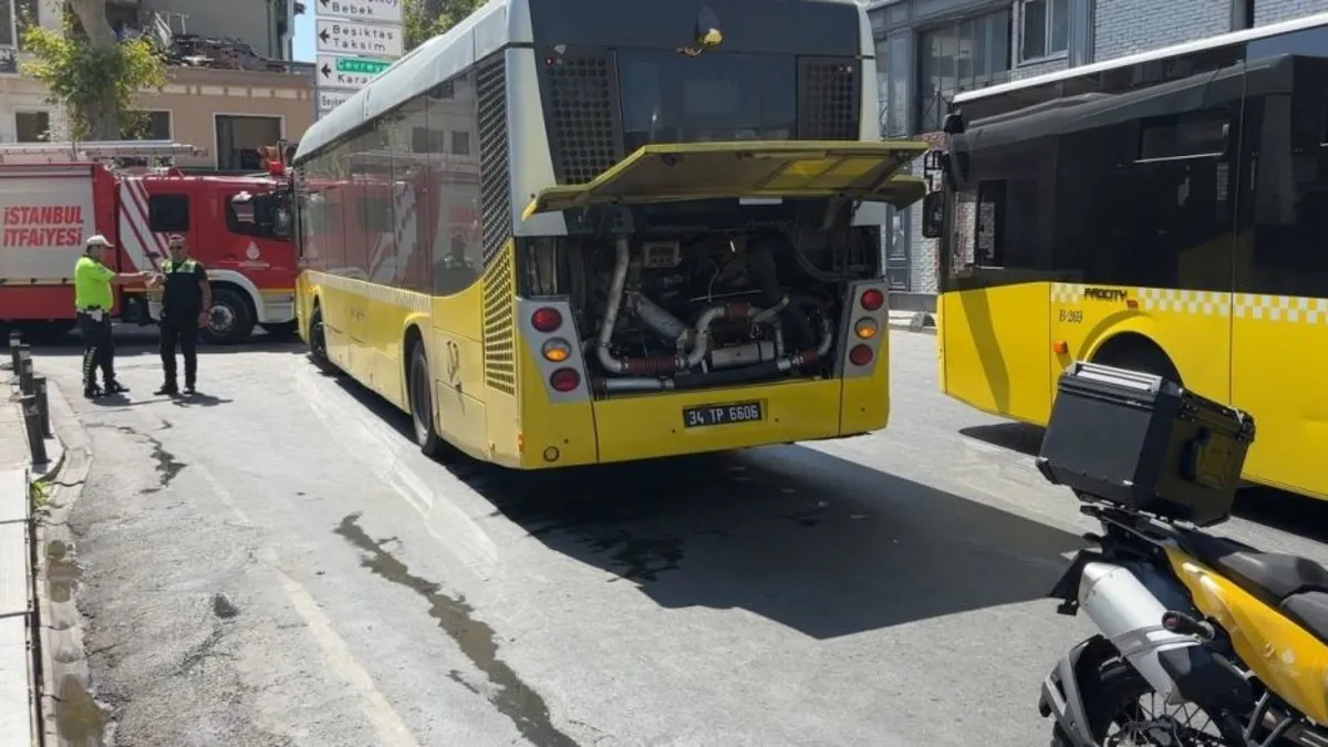 Ayrıntılar Netleşti: Son Gelişme: Beşiktaş'ta İETT otobüsünün motor kısmından dumanlar artış grafiği çizdi: Yo