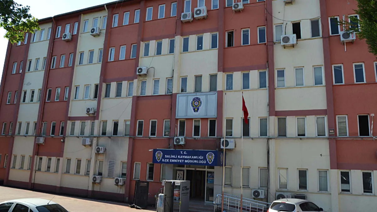 Ayrıntılar Netleşti: Analiz | Manisa’da kan donduran olay: Eşini 5 bıçak darbesiyle katletti! (Detaylar) | İşt