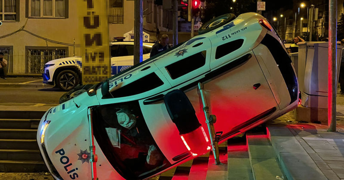 Polis aracı, otomobille çarpıştı: 3 yaralı: İşte Ayrıntılar | İşte Tüm Ayrıntılar