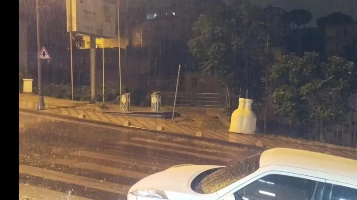 Sıcak Gündem: Meteoroloji uyarmıştı! İstanbul'da sağanak yağış etkili oluyor: İşte Ayrıntılar | İşte Tüm Ayrın