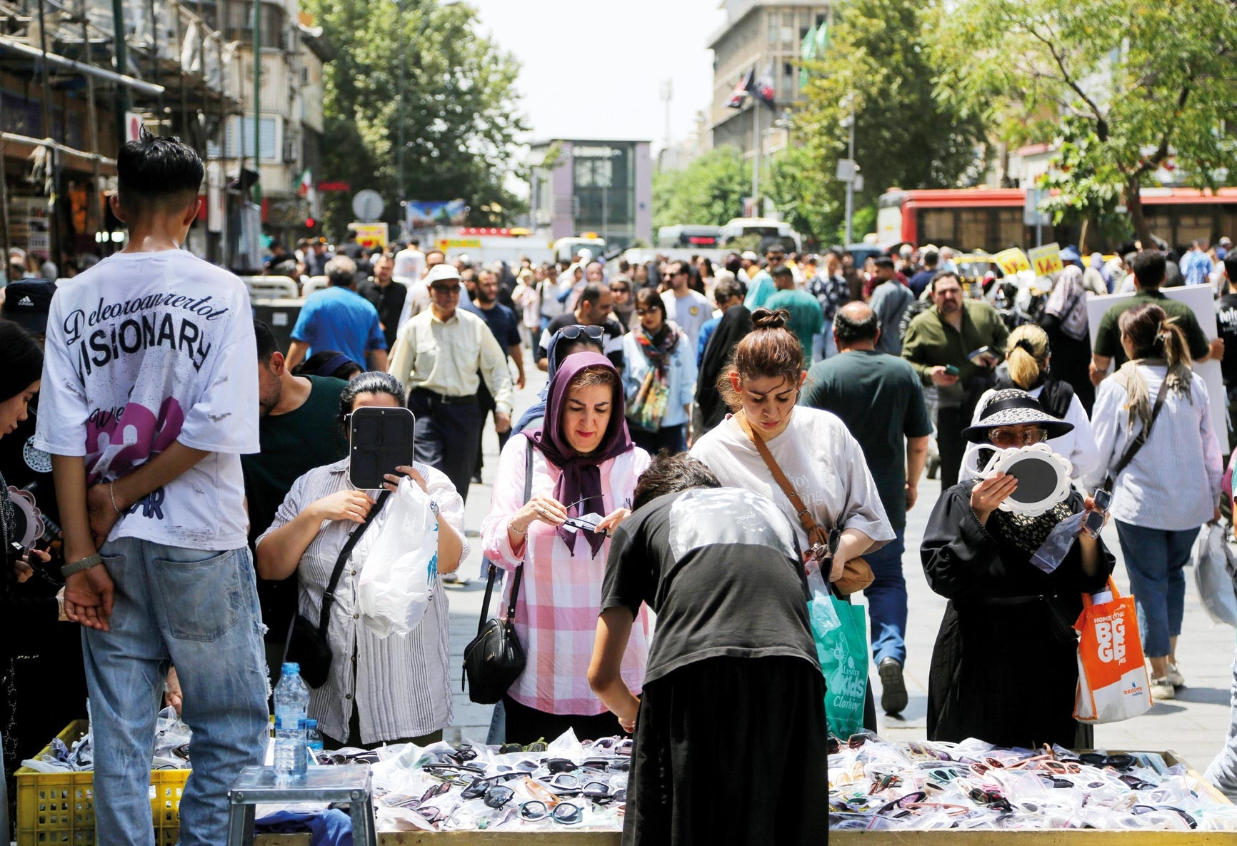 Kritik Açıklama: Savaşın gölgesinde hayat durdu... İranlılar mutsuz yorgun endişeli ve Son Gelişmeler