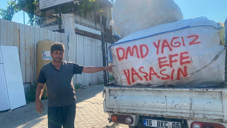 Son Gelişme: Son Gelişme: Çekçeklerine 'Yağız Efe Yaşasın' yazdılar! Sokaklardan DMD hastası çocuğa anlamlı de