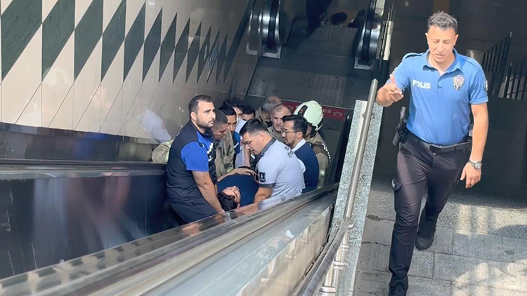 Kritik Açıklama: İstanbul'da görme engelli vatandaş metro raylarına Gerileme Kaydetti - Son Dakika Bilgileri