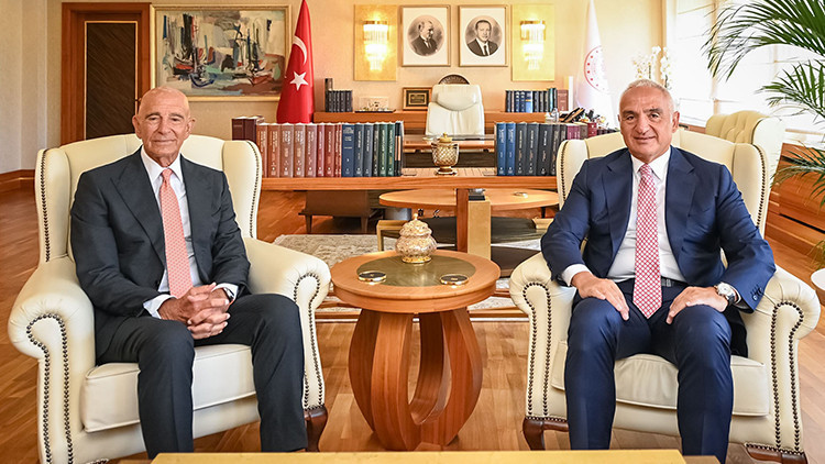 Gündemden Son Bilgiler: Son Gelişme: Bakan Ersoy, ABD’nin Ankara Büyükelçisi Tom Barrack’ı ağırladı ve Merak E