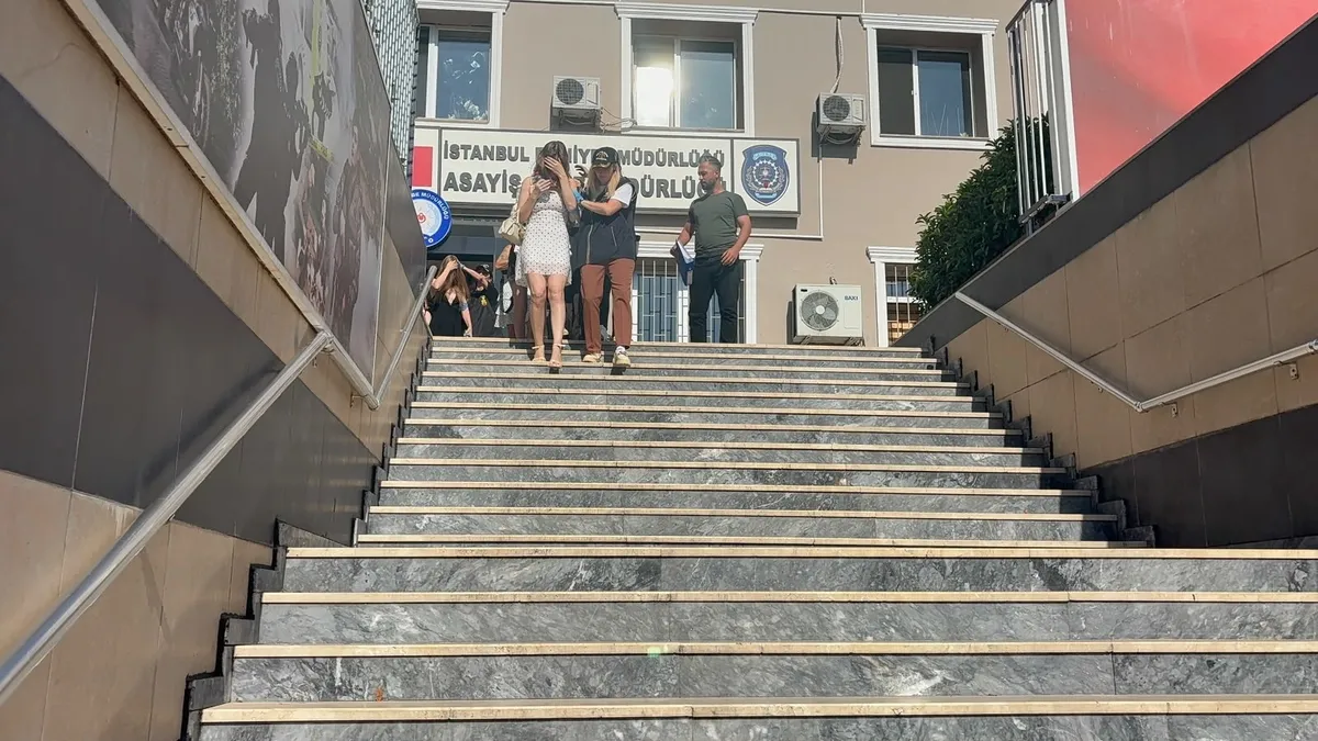 Şişli’de gece kulübüne Ahlak baskını! İzinsiz çalışan 12 kadına işlem yapıldı: İşte Ayrıntılar - Son Dakika Bi