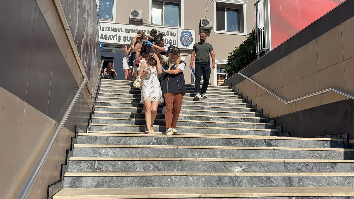 Ayrıntılar Netleşti: Mekanda sigortasız çalışıyorlardı: 12 kadın deport edilecek: İşte Ayrıntılar: Gelişmeler
