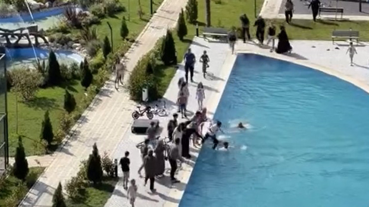Sıcak Gündem: Son Gelişme: İnegöl'de site havuzunda hayatını kaybetmişti: 2 yaşındaki Kadir'in cenazesi Gazian