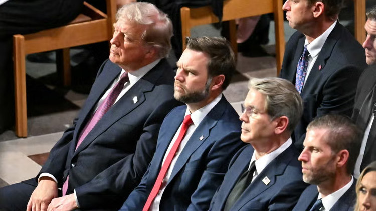 Ayrıntılar Netleşti: Biden ile dalga geçiyordu: Trump sosyal medyada alay konusu oldu (Detaylar) - Son Dakika