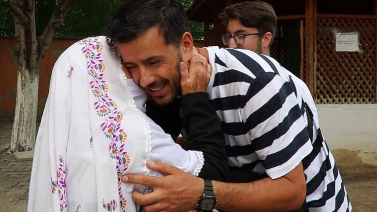 Kritik Açıklama: Erzurum’da buldukları cüzdanı polise teslim eden gençler, 78 yaşındaki kadını sevindirdi: İşt