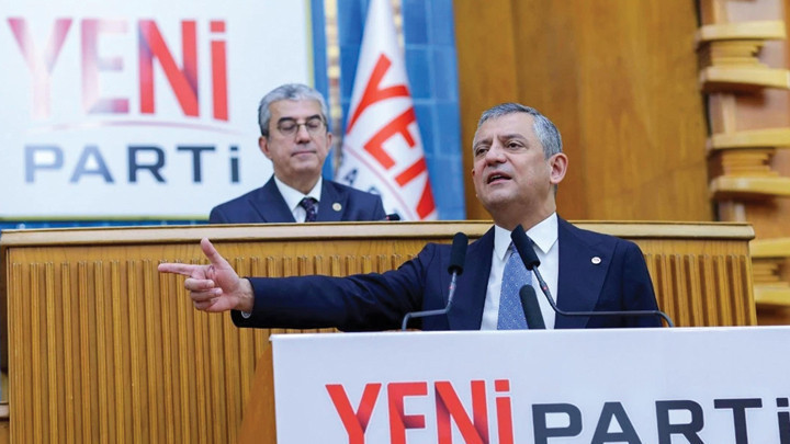 Gündemden Son Bilgiler: İzmir’de 14 CHP'li belediye başkanı ve 1 belediye başkan vekili Yeni Parti’ye geçti