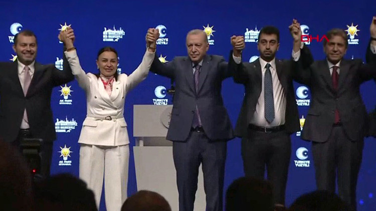 Ayrıntılar Netleşti: İstanbul'da 3 belediye başkanı AK Parti'ye katıldı: Rozetlerini Cumhurbaşkanı Erdoğan tak
