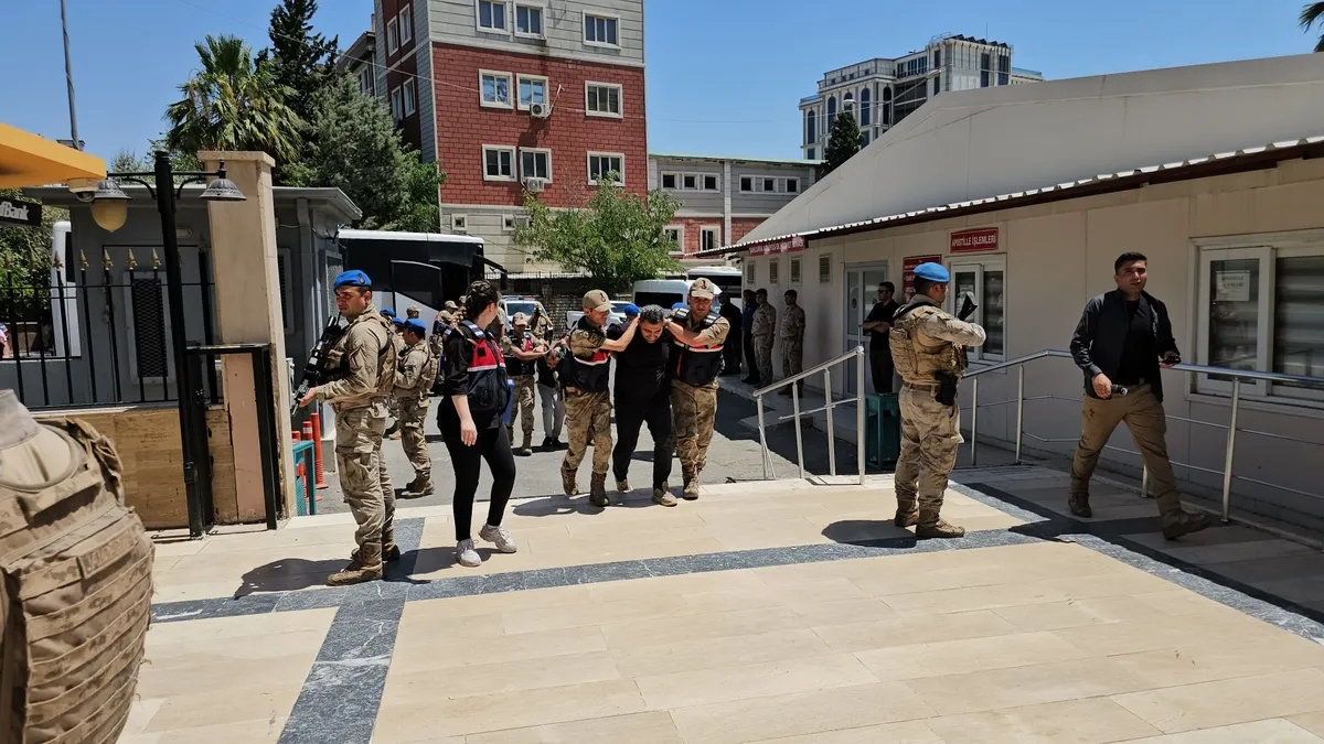 Ayrıntılar Netleşti: Kuyumcu soygununda adliyeye sevk edilen 8 şüpheli hakkında tutuklama kararı verildi ve So