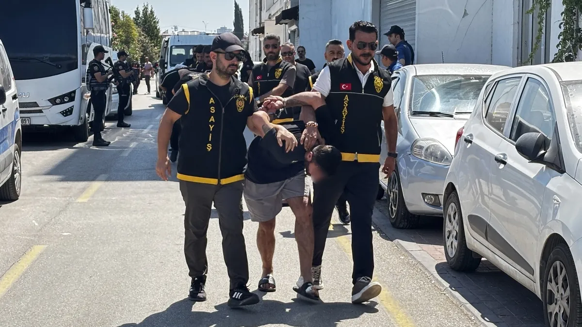 Kritik Açıklama: Son Gelişme: Adana'da sokak ortasındaki cinayette korkunç detaylar: Sevgilisini öldüren adam