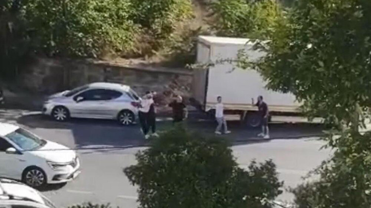 Ayrıntılar Netleşti: İstanbul'da kaydedildi: Soda şişesi ile ablasına kabusu yaşattı ve Son Gelişmeler
