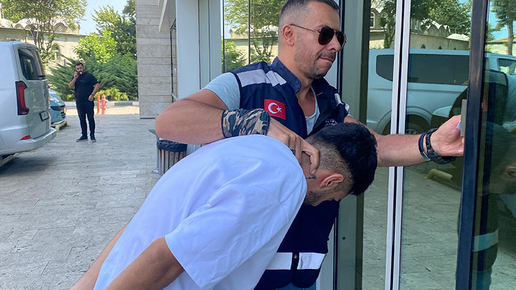 Gündemden Son Bilgiler: Son Gelişme: Yemek kepçesi ile genç kıza kabusu yaşattı: İşte Ayrıntılar - Son Dakika