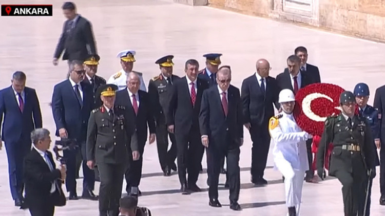 Analiz | Cumhurbaşkanı Erdoğan, YAŞ üyeleri ile Anıtkabir'i ziyaret ediyor ve Son Gelişmeler ve Merak Edilenle