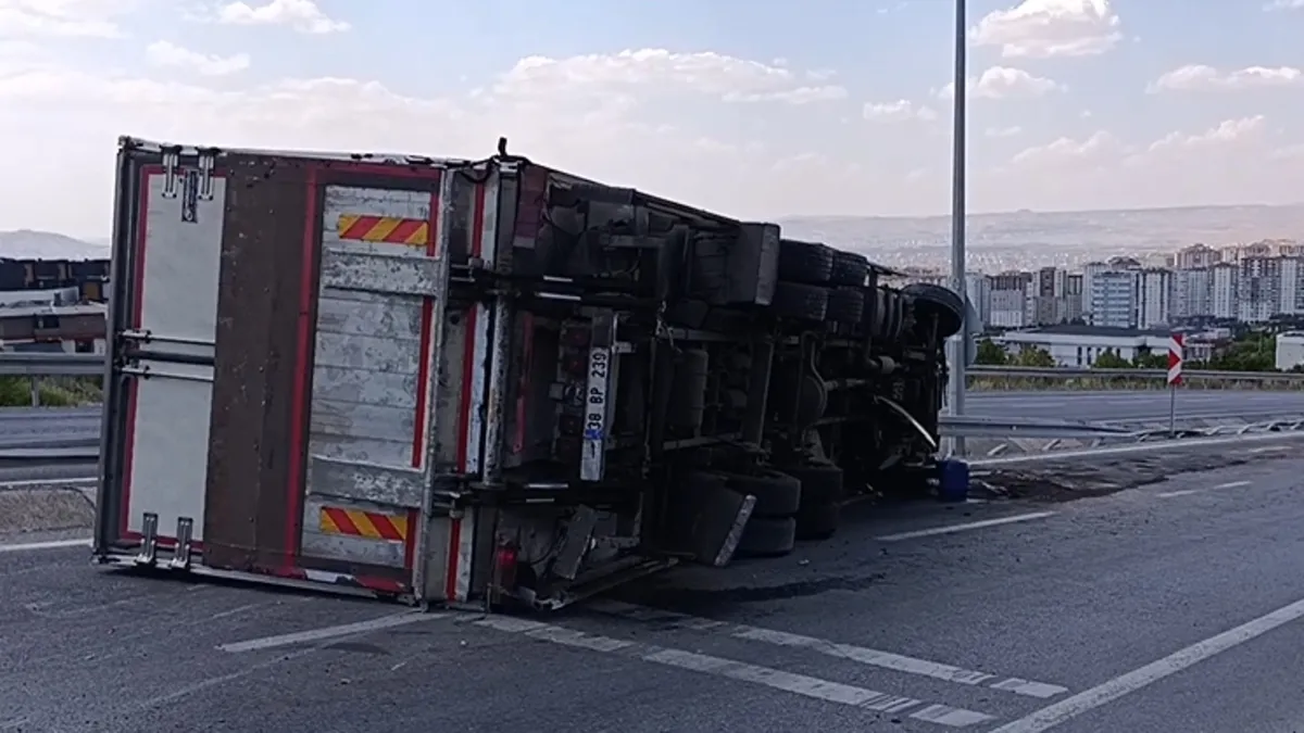 Kontrolden çıkan tır devrildi: 1 yaralı ve Son Gelişmeler: Gelişmeler Takip Ediliyor