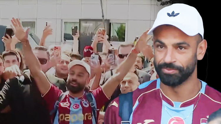 Trabzonspor'un yeni yıldızı Mohamed Salah, İstanbul'a geldi! Taraftarla buluşup üçlü çektirdi ve Son Gelişmele