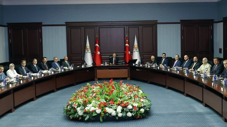 Gündemden Son Bilgiler: AK Parti MKYK Toplantısı Resmen Devreye Girdi - Son Dakika Bilgileri
