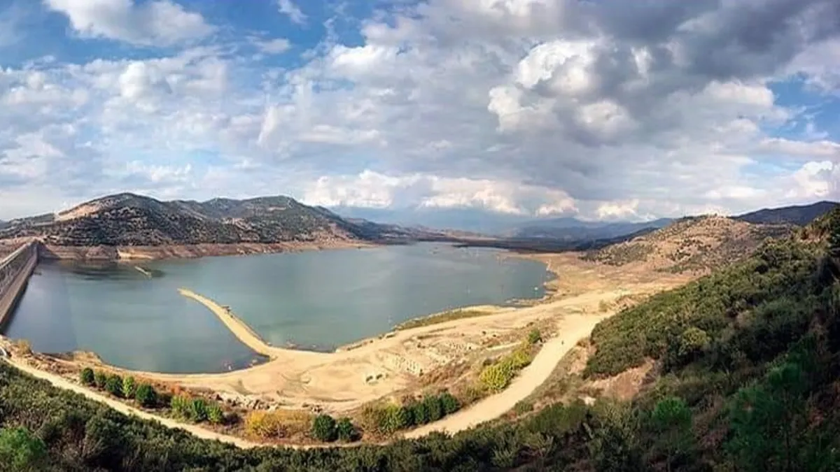 Gündemden Son Bilgiler: İzmir'de yangın söndürme uçağı Beydağ Barajı'na zorunlu iniş yaptı: İşte Ayrıntılar: G