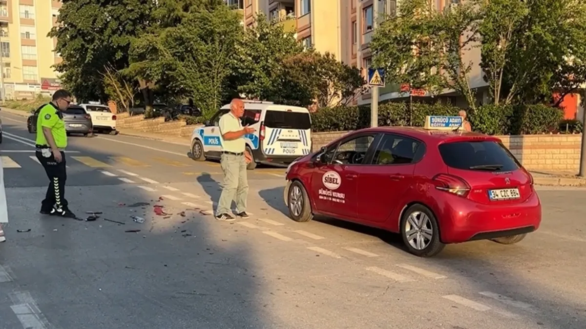 Son Gelişme: Otomobille çarpışıp savrulan motosiklet başka bir araca çarptı: 2 yaralı ve Merak Edilenler