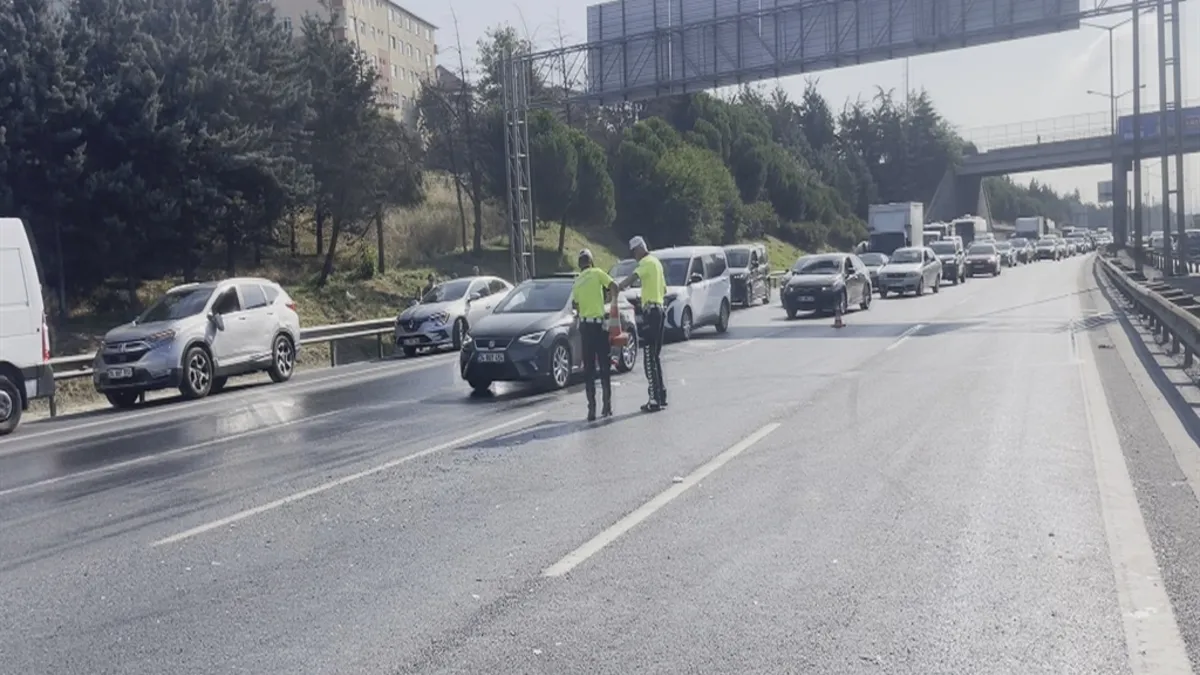 Ayrıntılar Netleşti: Analiz | Sultangazi TEM Otoyolu'nda 10 araç birbirine girdi! - Son Dakika Bilgileri