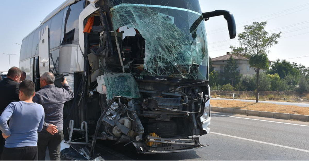 Ayrıntılar Netleşti: Afyonkarahisar'da kaza: 1 ölü, 15 yaralı ve Son Gelişmeler - Son Dakika Bilgileri