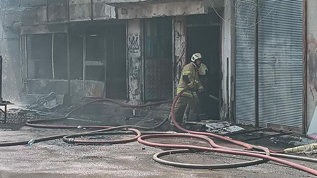 Gündemden Son Bilgiler: İzmir'de sünger deposunda yangın: Müdahale ediliyor - Son Dakika Bilgileri