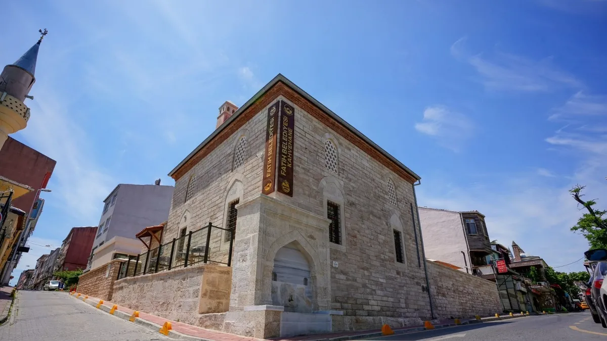 Gündemden Son Bilgiler: Fatih Belediyesi tarihî çeşmeleri birer birer ayağa kaldırıyor! 232 tarihî çeşmede kor