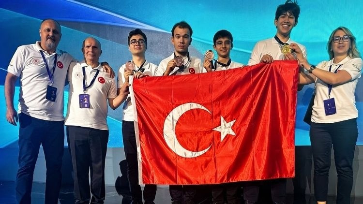 Ayrıntılar Netleşti: Son Gelişme: Bakan Bayraktar: Türkiye, INSO 2026'da 1 altın ve 3 bronz madalya kazandı: İ