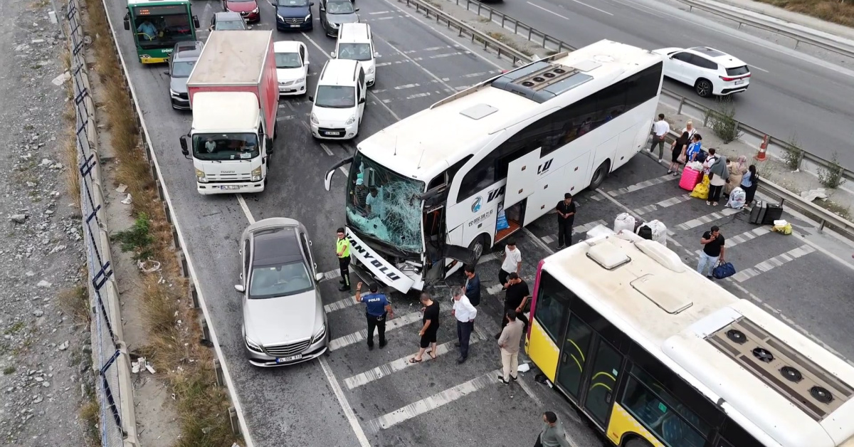 Ayrıntılar Netleşti: Yolcu ve İETT otobüsü çarpıştı! Yaralılar var ve Son Gelişmeler - Son Dakika Bilgileri